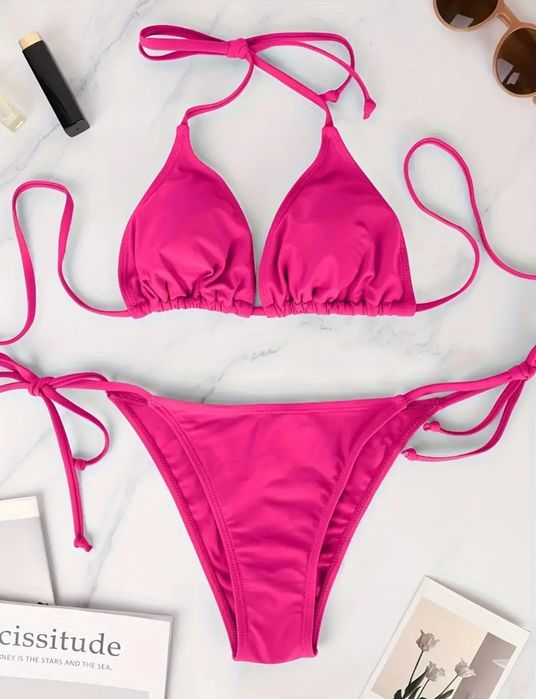 Яскравий жіночий купальник