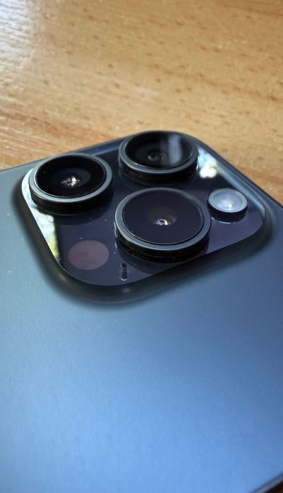 iPhone 15 pro Tytan czarny