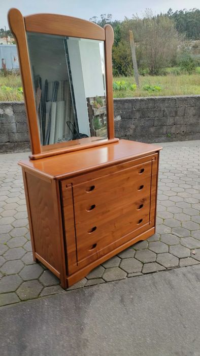 Quarto de casal completo em madeira de cerejeira em muito bom estado