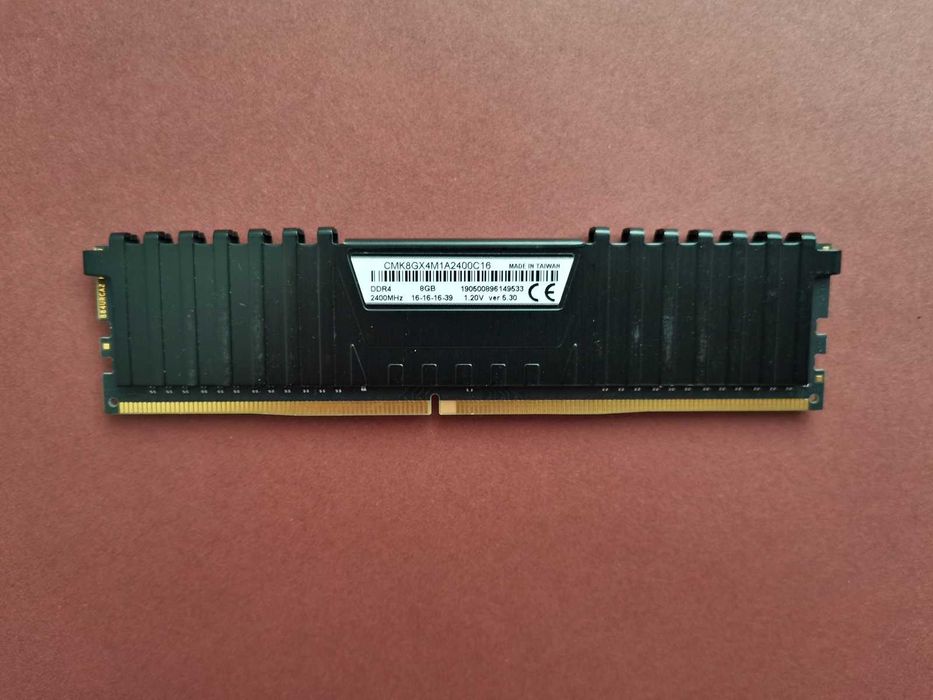 DDR4 8GB Corsair VengeAnce 2400 -Komputer