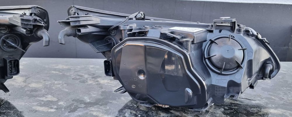 Lampy Bi Xenon Hella BMW E60 E61 Lci skrętne kpl