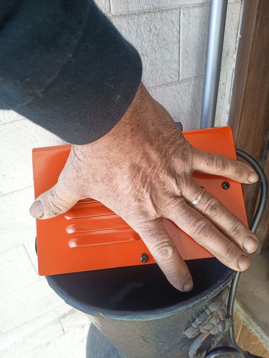 Aparelho de soldar pequenino nem um palmo de mão tem