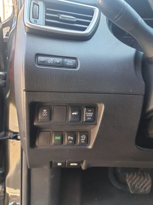 Sprzedam Nissan x-trail 2.0 dCi Panorama kamery 360 skóra