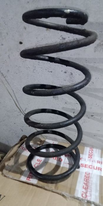 Пружина передняя правая