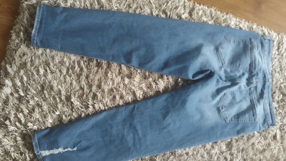 Jeansy dziury skiny Divided r.L