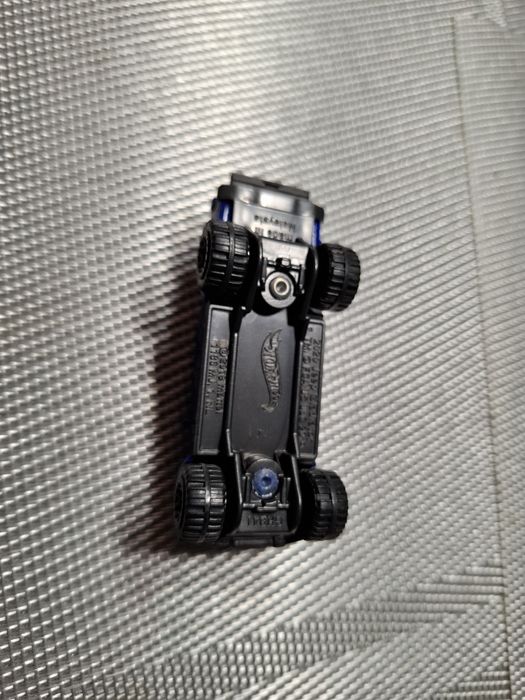 Hot wheels model samochodu skala 1:64