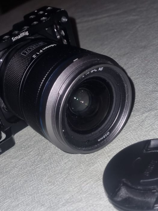 Objetiva Sirui 16mm 1.2 Sony Mount