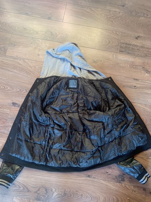 Продам курту весняна