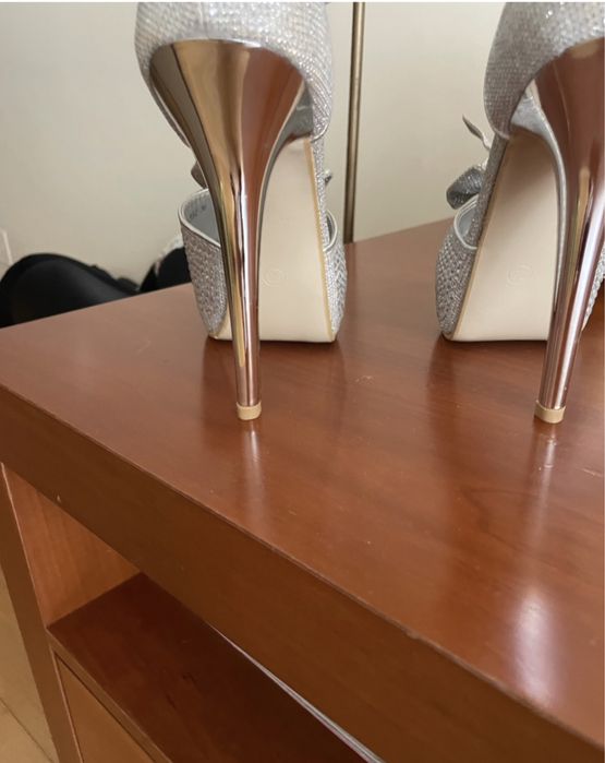 Sapato prateado NOVO