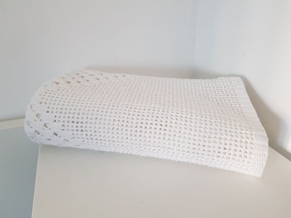 Toalha de renda nova (1,3m x 0,6m)
