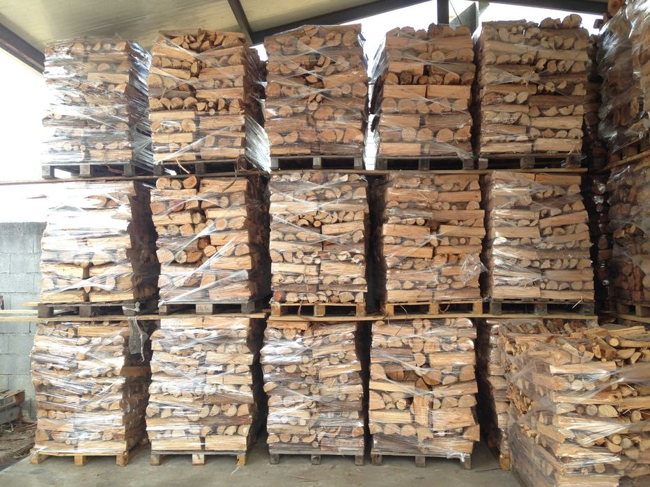 LENHA SECA EM PALETES com entregas programadas