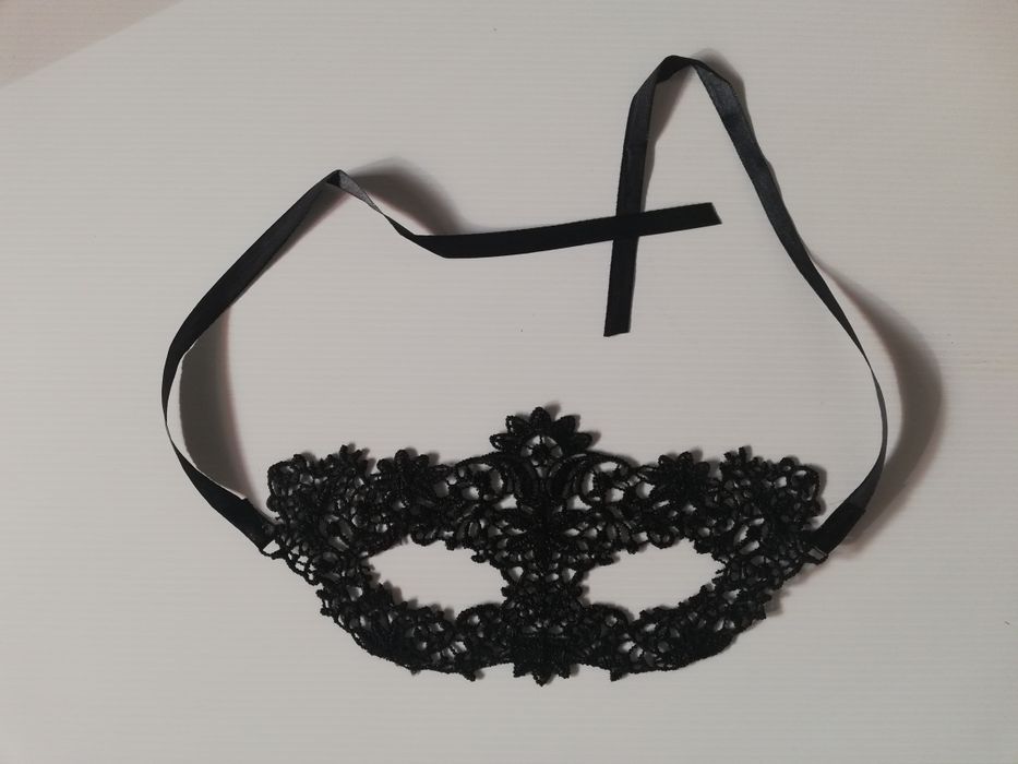 Máscara de renda