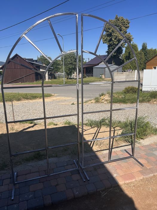 Stelaż okno dziekine z kratą okiennica duza