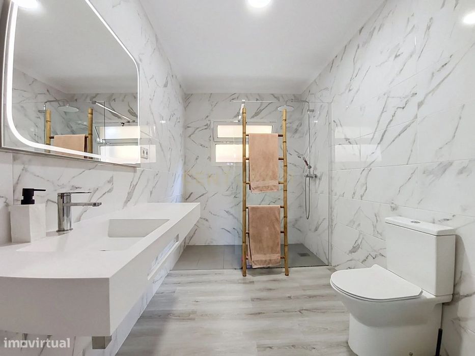 Moradia T5 Renovada com 264 m² em Nossa Senhora do Rosário – Lagoa