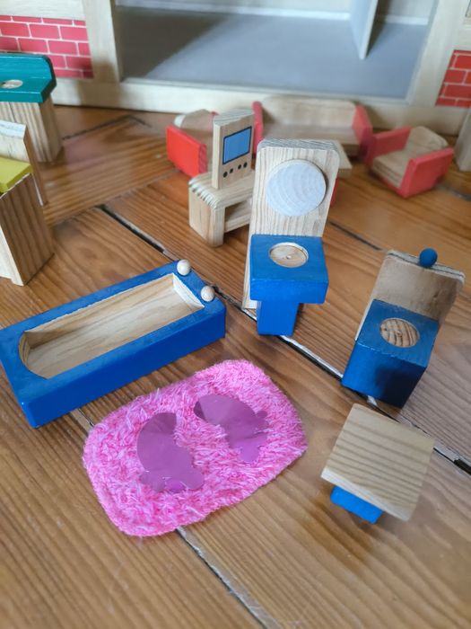 Casa de bonecas de madeira