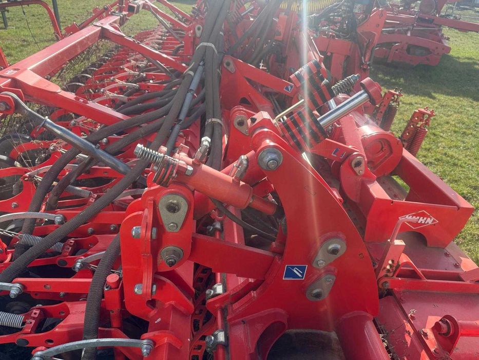 Siewnik Kuhn Venta CSC 6000 z broną wirnikową