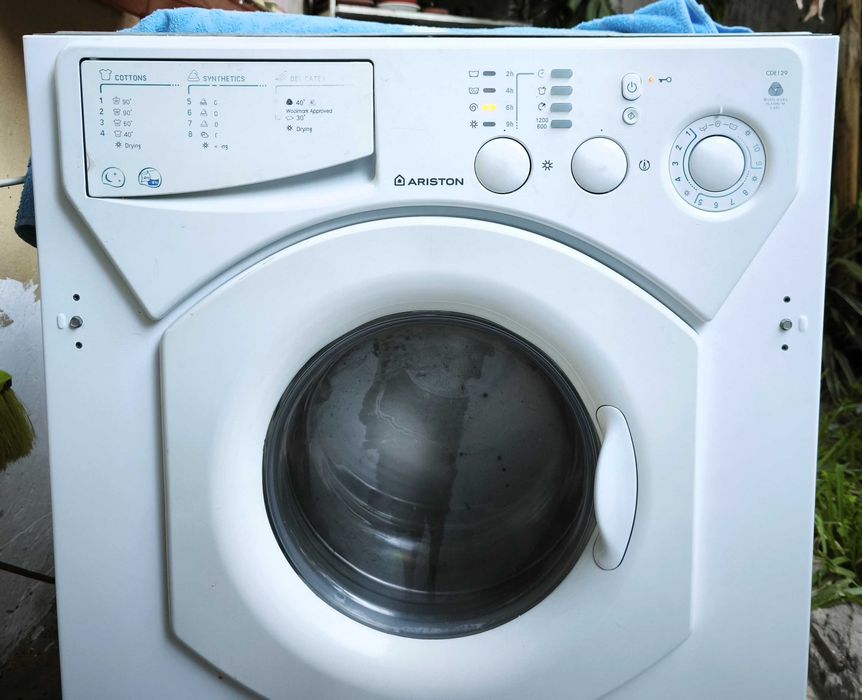 Máquina de Lavar Secar Roupa Ariston encastrar ( entrega )