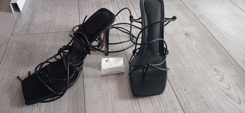 Seksowne sandałki na obcasie