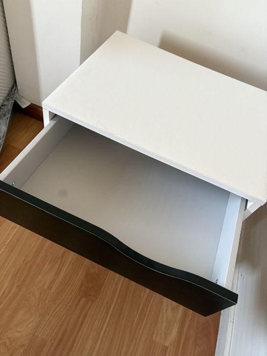 Mesas cabeceira preto e branco