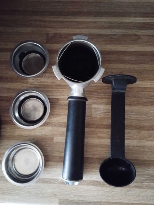 Ekspres kolbowy DeLonghi