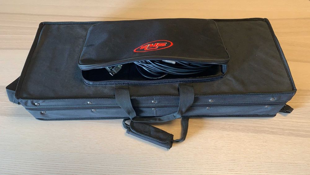 Behringer FCB1010 com case, interface USB-Midi e cabos midi