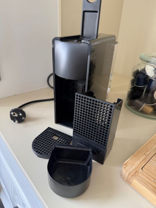 Máquina café Nespresso Essenza Mini