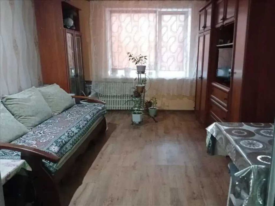 Трикімнатна квартира в гуртожитку з власним санвузлом