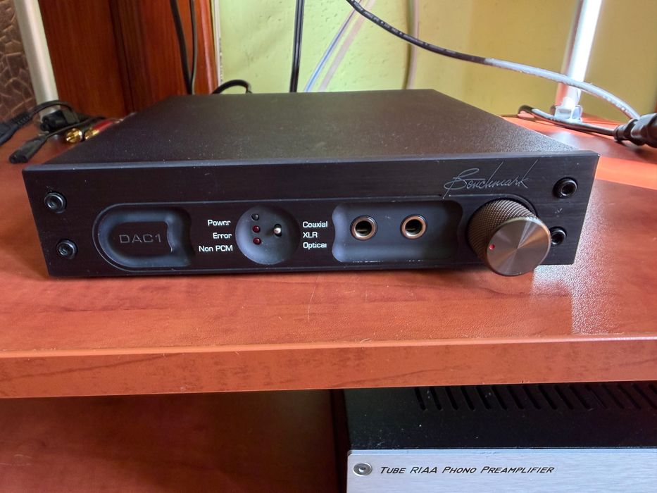 Benchmark DAC1 - czarny