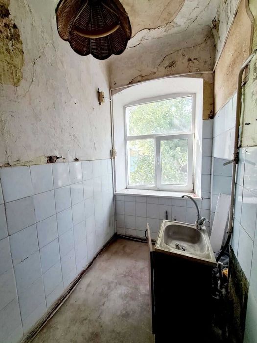 Продам 2-о к/к можливо під офіс в центрі по вул.Тимірязєва.