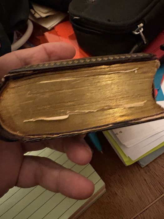 Livro oracao muito antigo