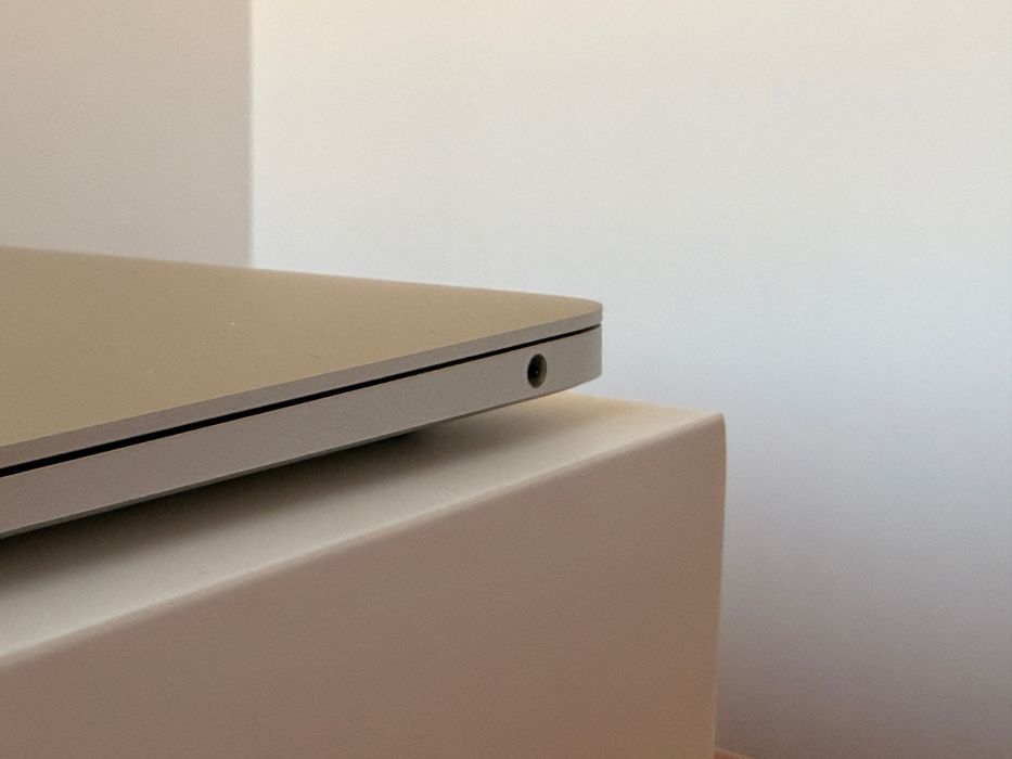 Macbook Air M1 2020 - 8gb/256gb (base model)