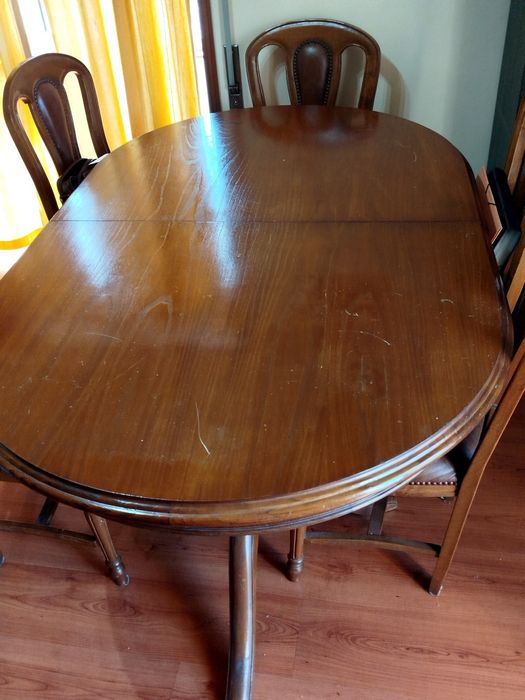 Vendo mesa e 6 cadeiras