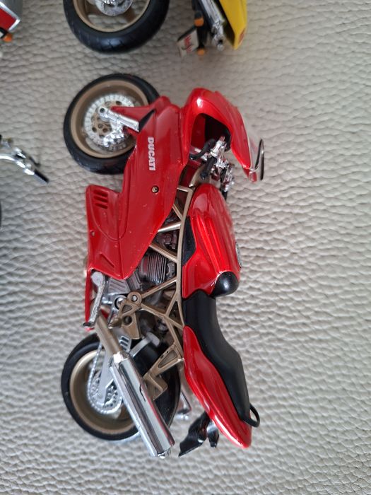 Colecção 4 motas Ducati Maisto anos 90