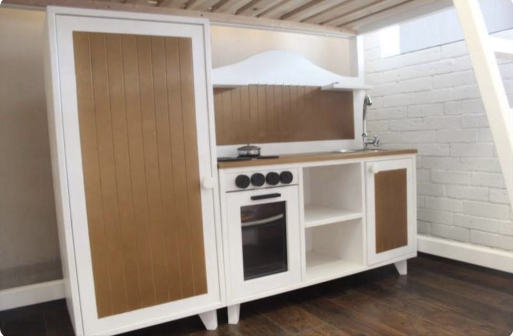 Деревяна дитяча кухня