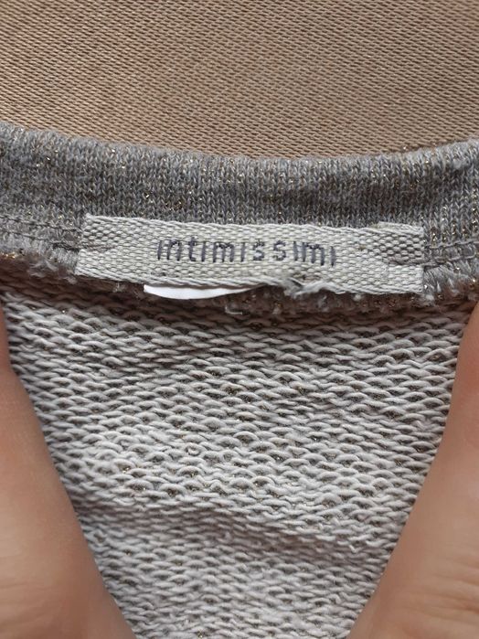 bluza z rozcięciami z koronką