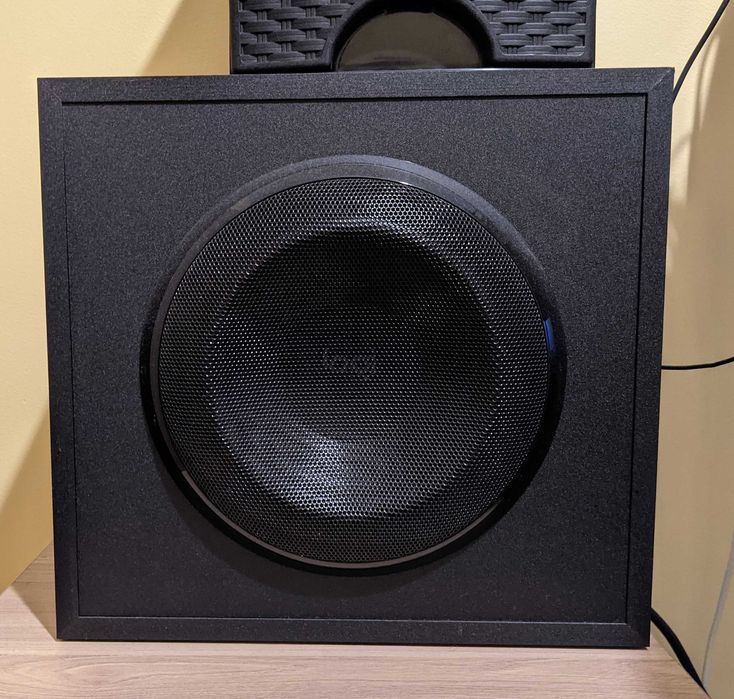 Głośniki komputerowe Logitech Z623 2.1 200W, stan jak nowe, opakowanie