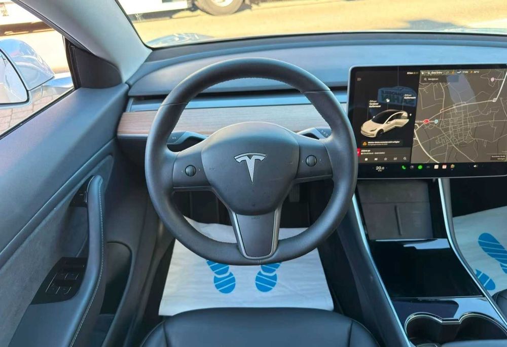 Tesla Model 3 — fotografia 7
