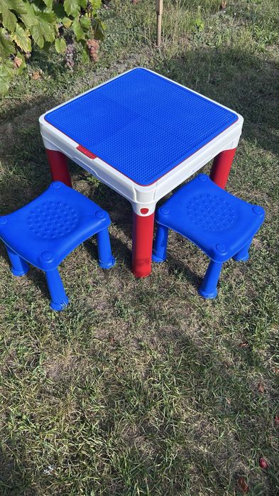 Stolik do ukladania Lego