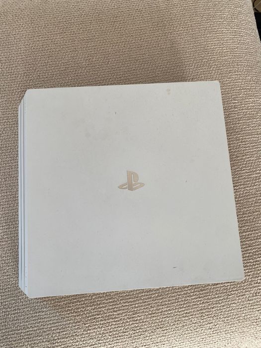 PS4 PRO + 2 PADY I 3 GRY | 1TB |