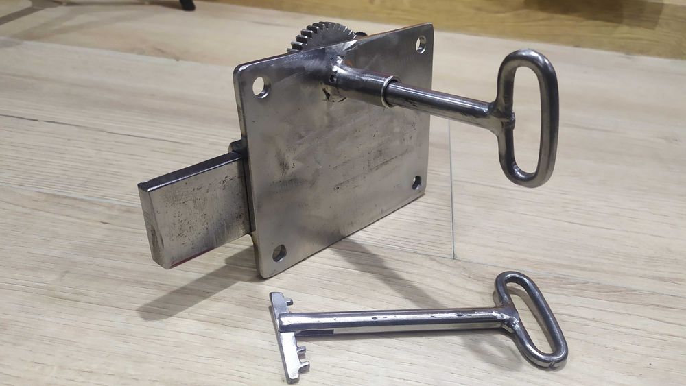 Sztaba zasuwa zamek zębatkowy  do garażu, bramy, piwnicy