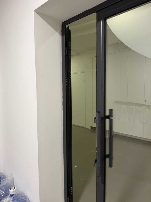 Продаж  комерційного приміщення в БЦ "CRYSTAL" Центральна 21. Метро Славутич.