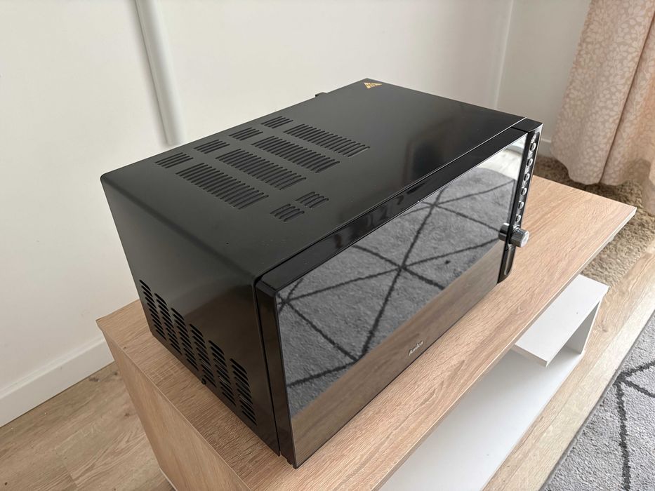 Kuchenka mikforalowa z funckcją grilla Amica AMGF23E1GB 900W