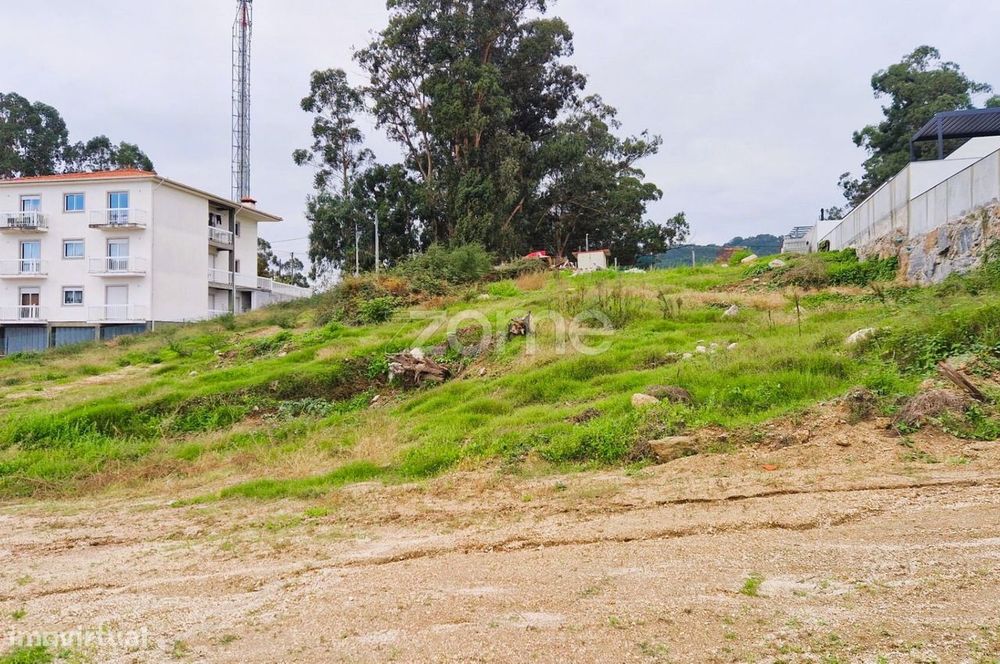 Terreno com projeto aprovado para 5 moradias.