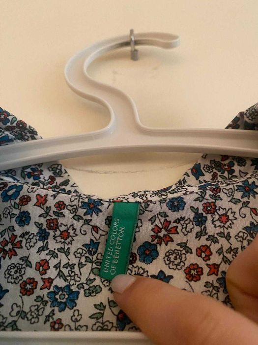 Camisa com flores da Benetton