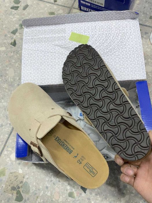 Nowe, oryginalne, piaskowe kapcie Birkenstock w obniżonej cenie r.37