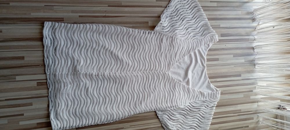 Biała sukienka koktajlowa