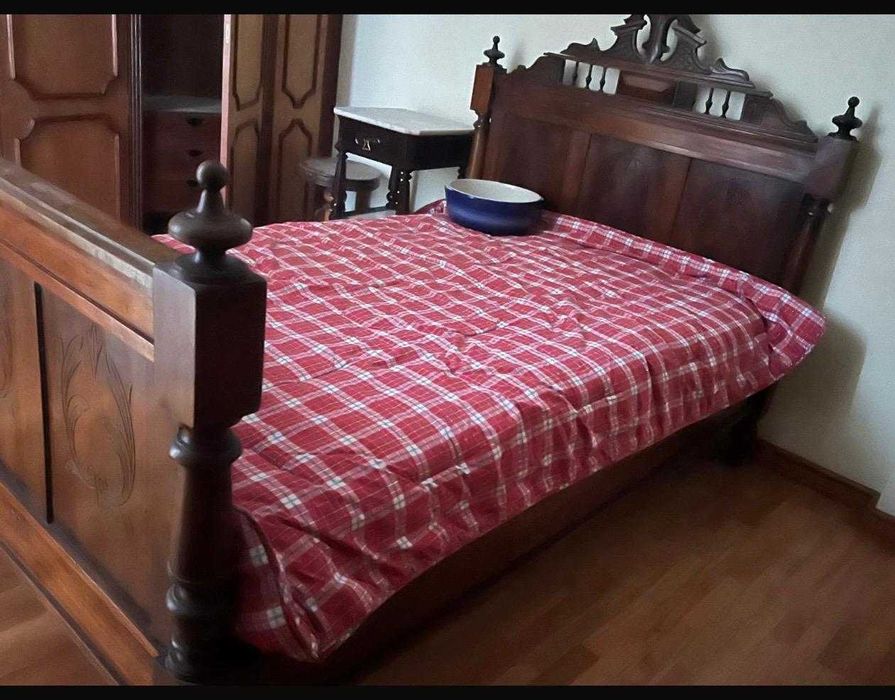 Móveis antigos para venda