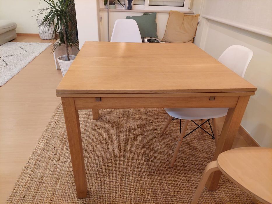 Conjunto Mesa e Cadeiras