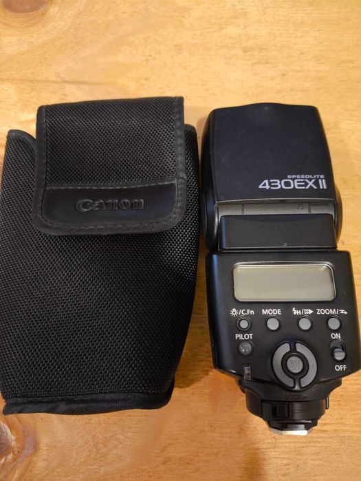 Canon 450D + об'єктив 18-55 + об'єктив Canon ef 50 1.8 + спалах 430ex2
