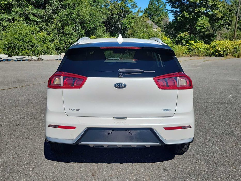 Kia Niro LX      2018